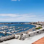 Deluxe Marina Apartment